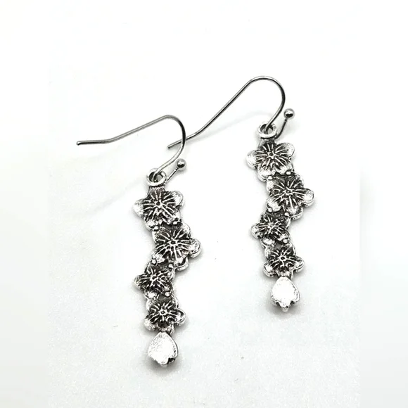 🟢3/$19🟢 Forget-Me-Not Silver Flower Dangle Earrings PIERCED Brand New - Picture 5 of 5